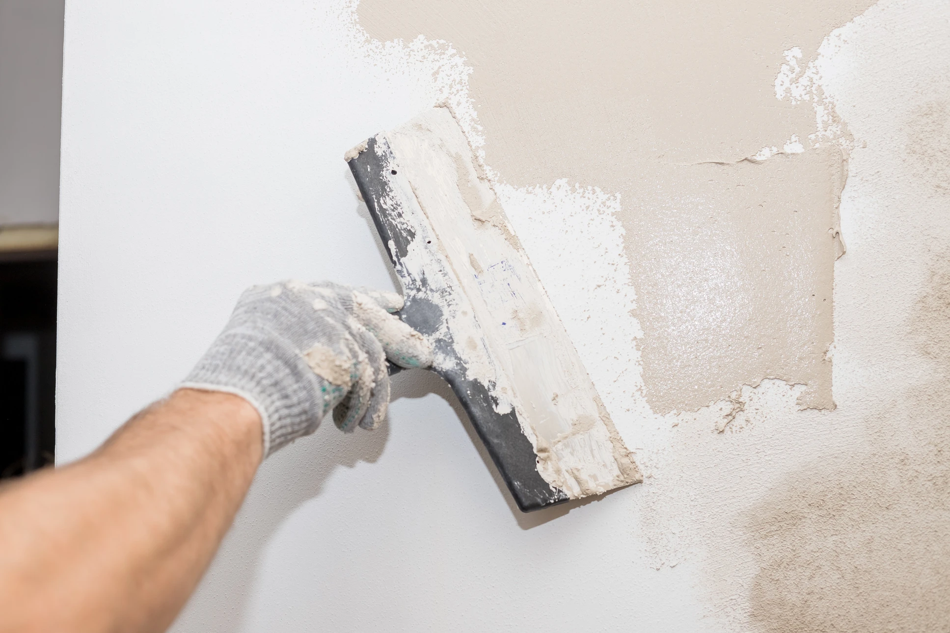 Construction de murs de cloisons sèches dans le bâtiment